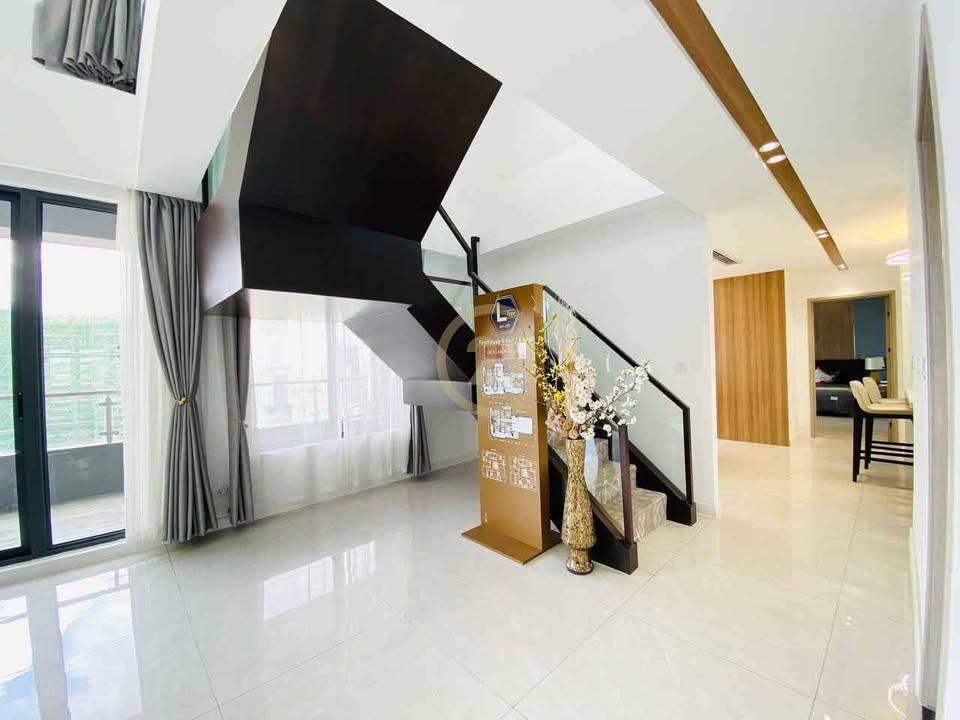 ELEGANT PENTHOUSE FOR RENT-HEART OF BKK1