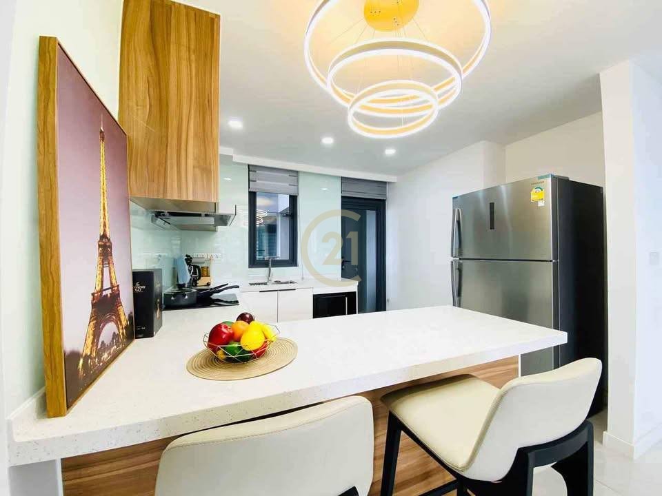 ELEGANT PENTHOUSE FOR RENT-HEART OF BKK1