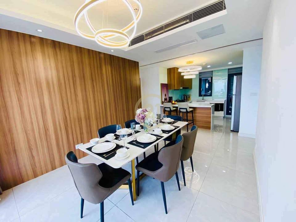 ELEGANT PENTHOUSE FOR RENT-HEART OF BKK1