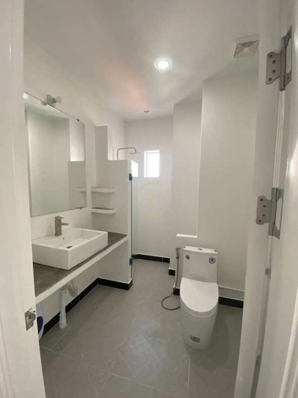 Luxury One Bedroom for rent at Tonle Bassac