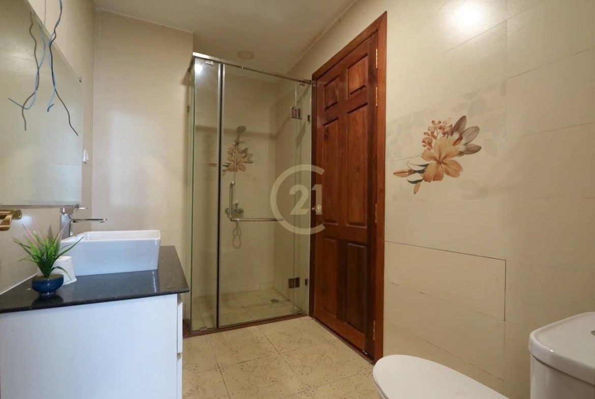 Cozy Three Bedroom For Rent At BKK1