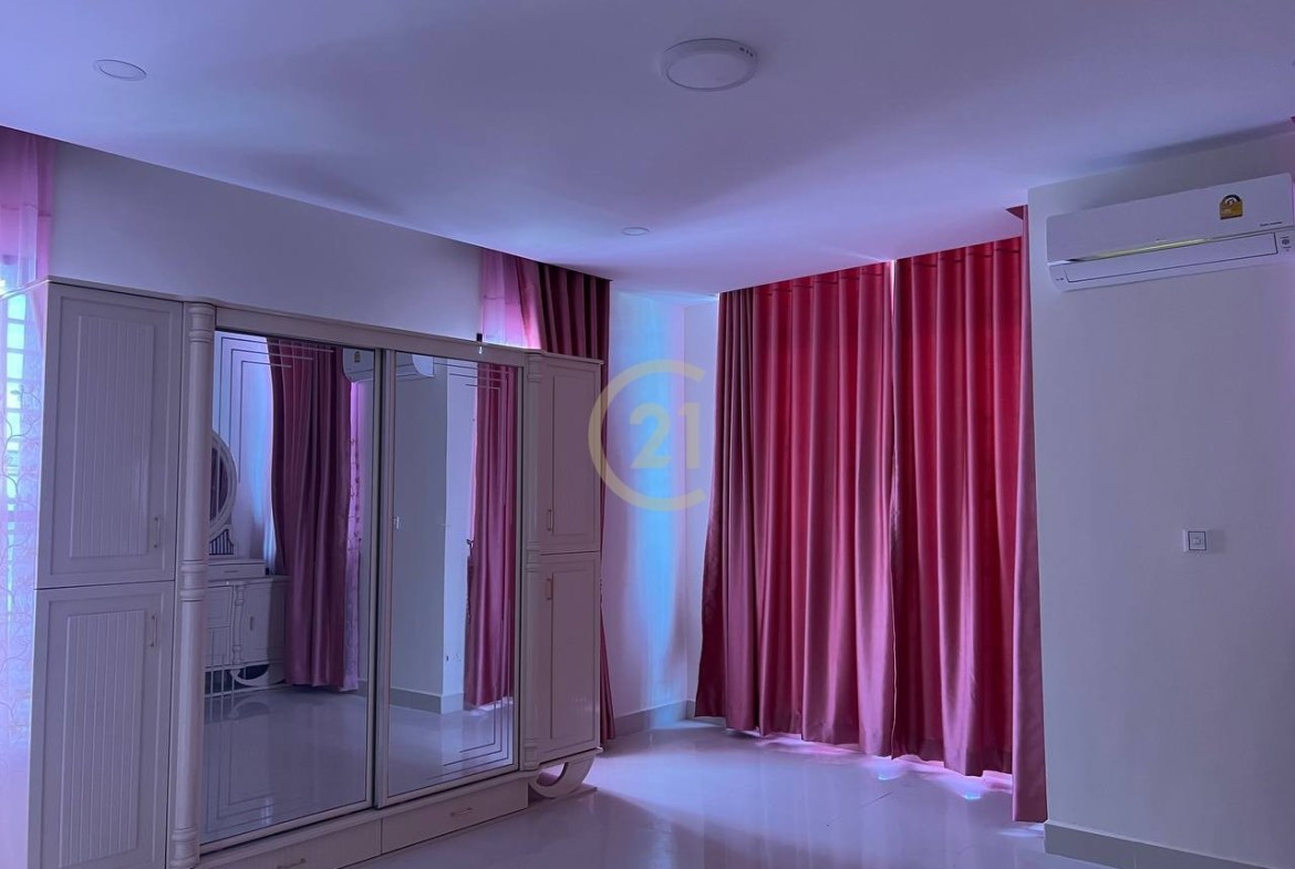 Villa LA 4 Bedroom For Rent at Peng Hout Boeng Snor