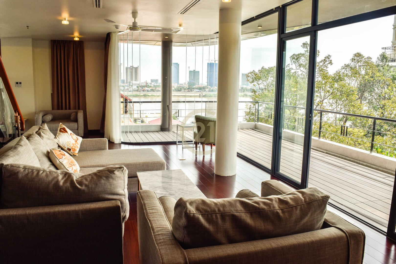 WOODEN PENTHOUSE FOR RENT-DAUN PENH