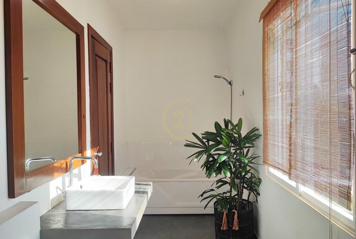 COZY THREE BEDROOM FOR RENT-TONLE BASSAC
