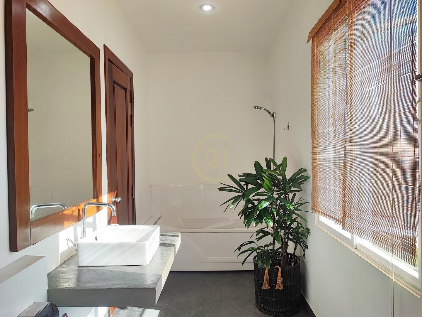 COZY THREE BEDROOM FOR RENT-TONLE BASSAC