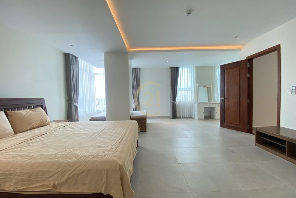 FANCY THREE BEDROOM FOR RENT-RUSSIAN MARKET