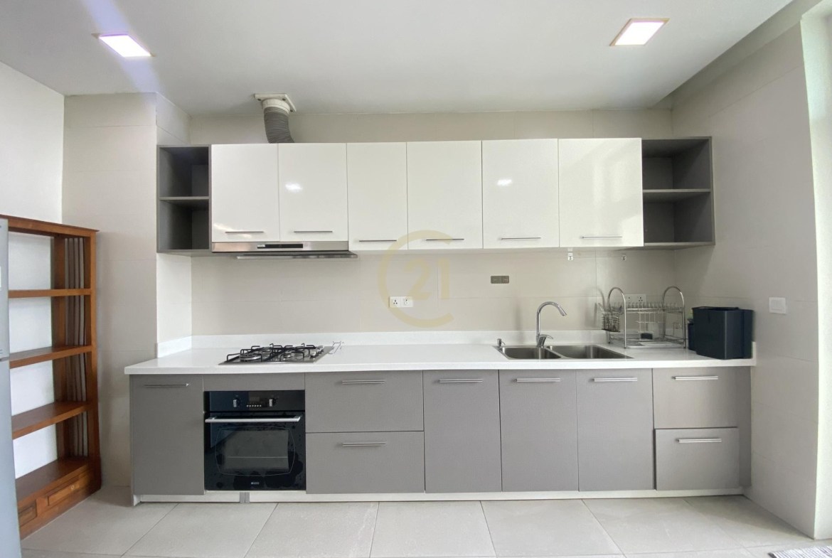 FANCY THREE BEDROOM FOR RENT-RUSSIAN MARKET