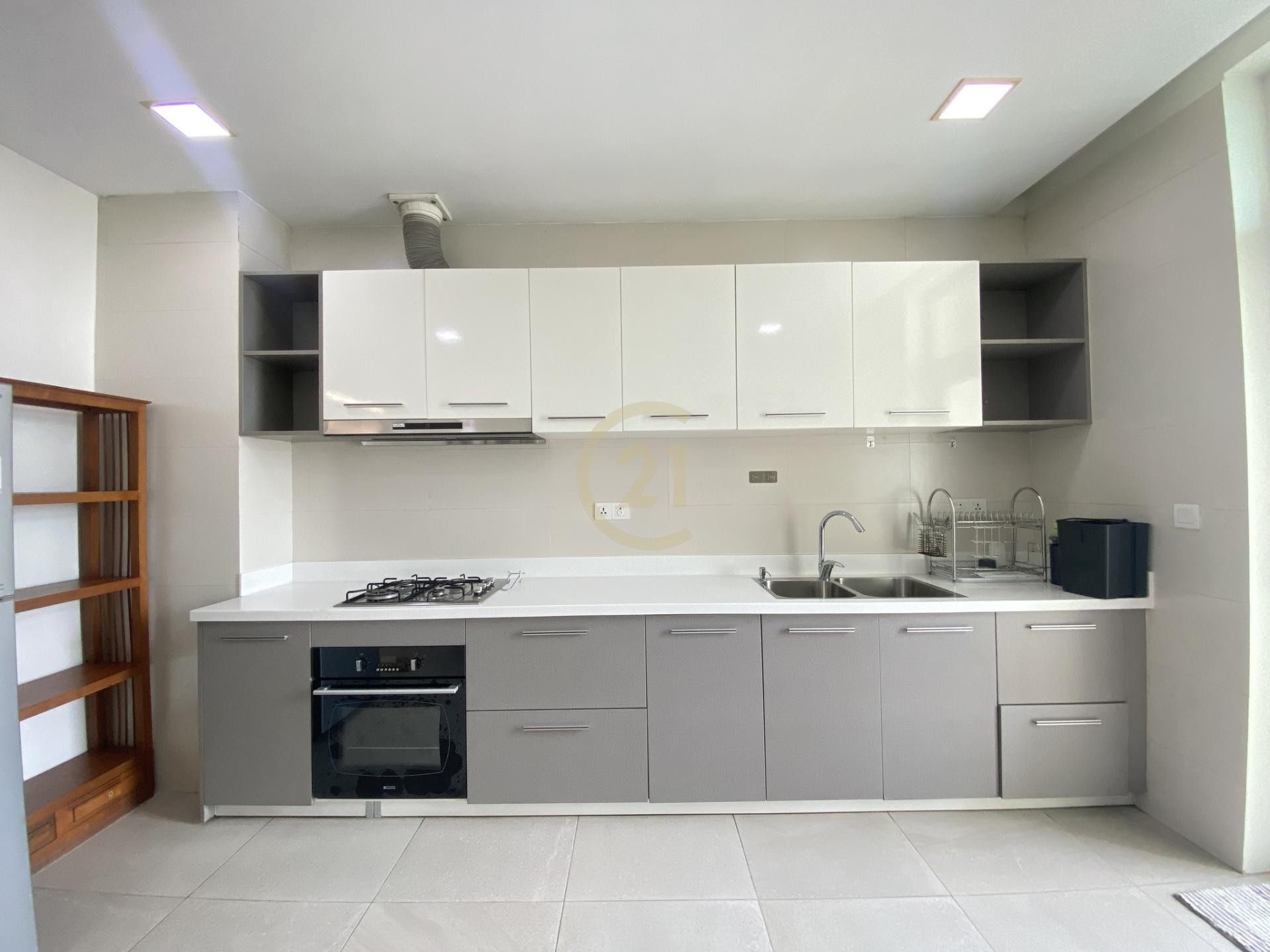 FANCY THREE BEDROOM FOR RENT-RUSSIAN MARKET