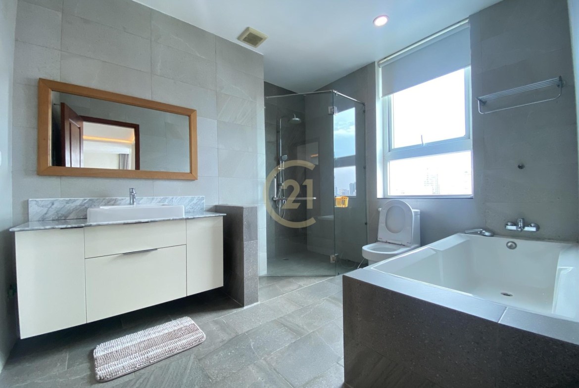 FANCY THREE BEDROOM FOR RENT-RUSSIAN MARKET