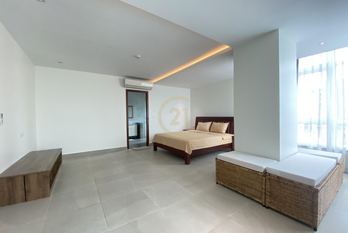 FANCY THREE BEDROOM FOR RENT-RUSSIAN MARKET