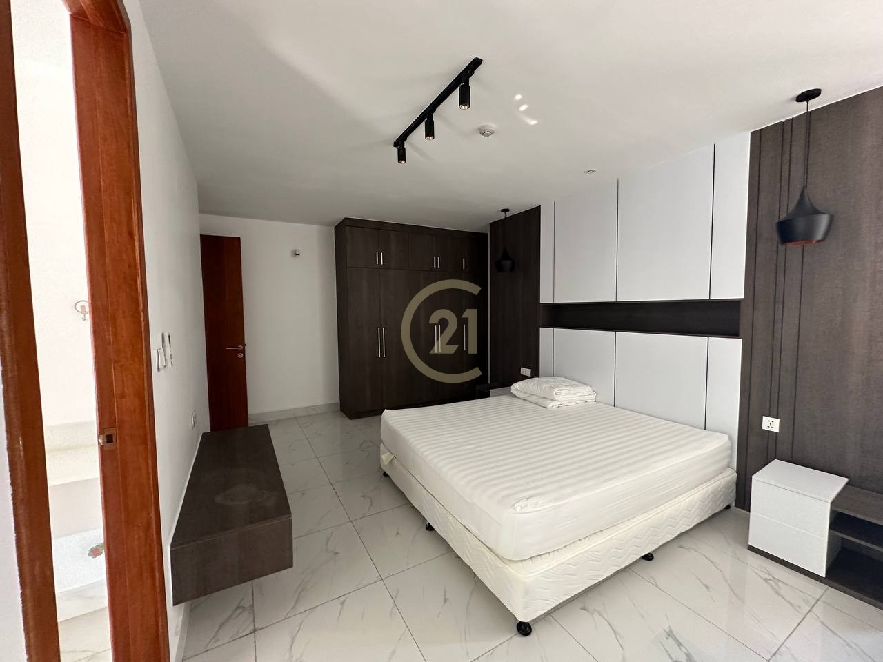 PREMIUM FOUR BEDROOM FOR RENT-BKK1