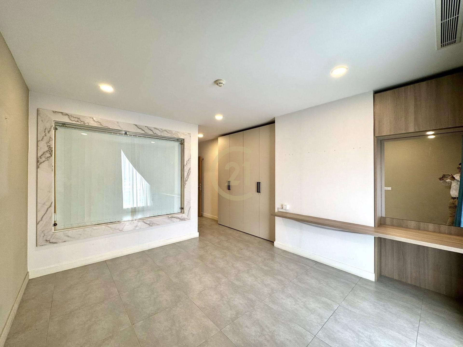 504377988_1363362358071181_356122560125394781_n Specious 2 Bedroom for Rent At the Penthouse Condo