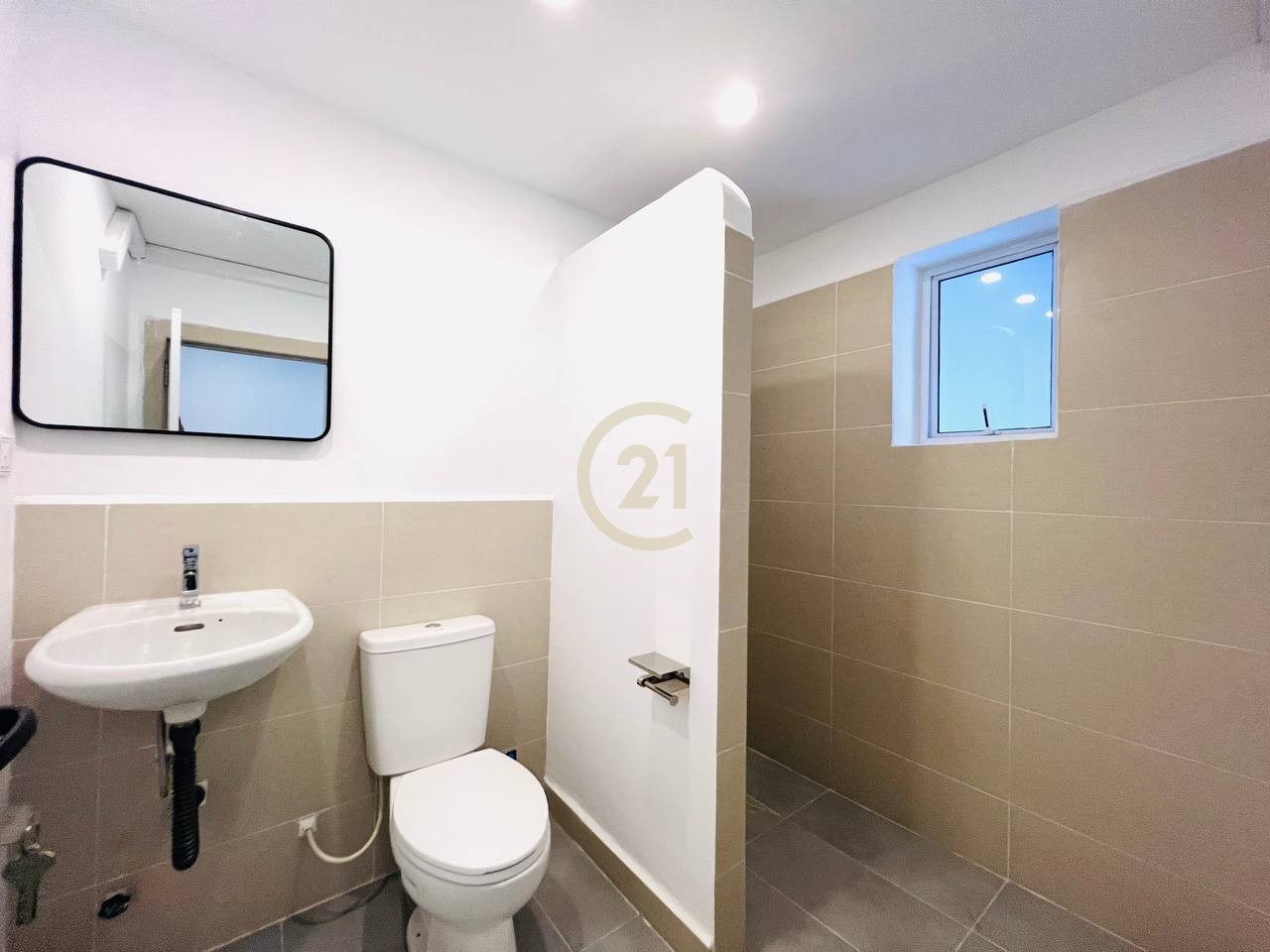 512246561_714944504608855_8238667409655683045_n VINTAGE FOUR BEDROOM FOR RENT-TONLE BASSAC