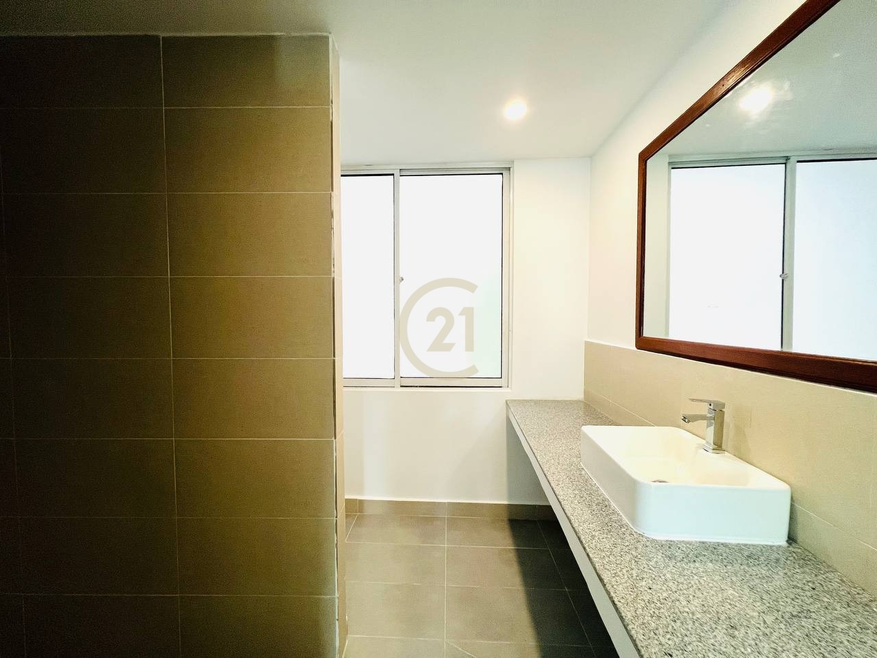 512615624_714944344608871_595186048988909099_n VINTAGE FOUR BEDROOM FOR RENT-TONLE BASSAC