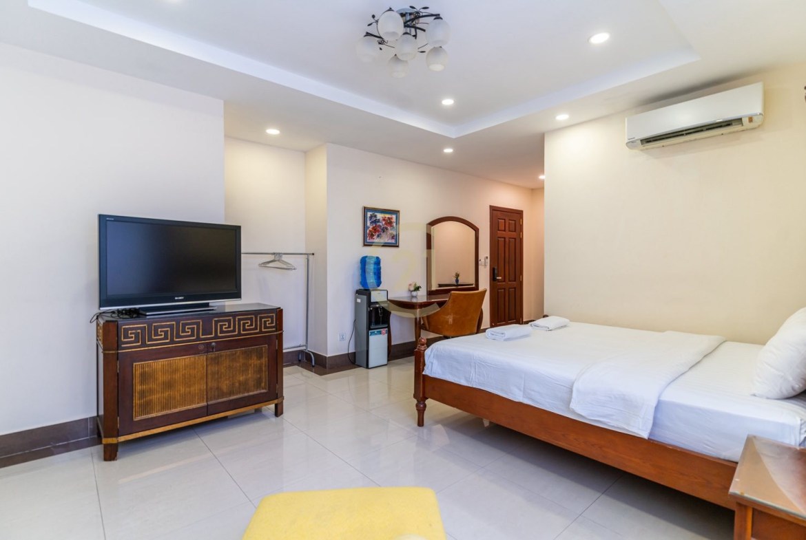 WESTERN ONE BEDROOM FOR RENT-BKK1