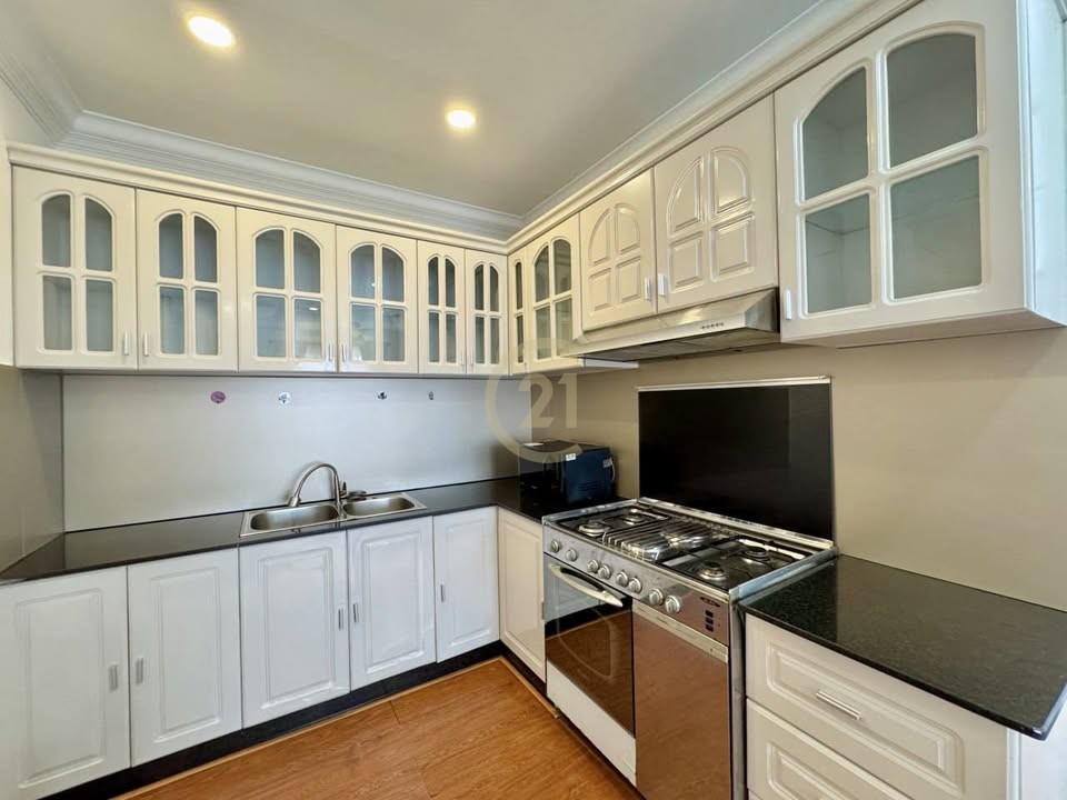 WESTERN THREE BEDROOM FOR RENT-BKK1
