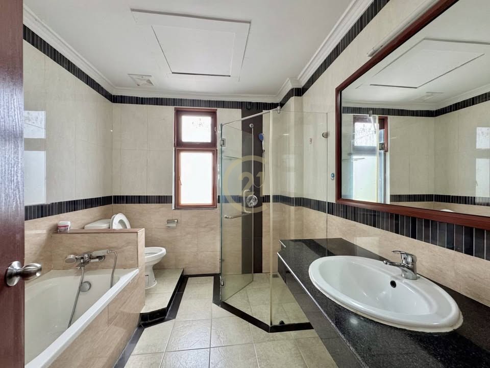 WESTERN THREE BEDROOM FOR RENT-BKK1