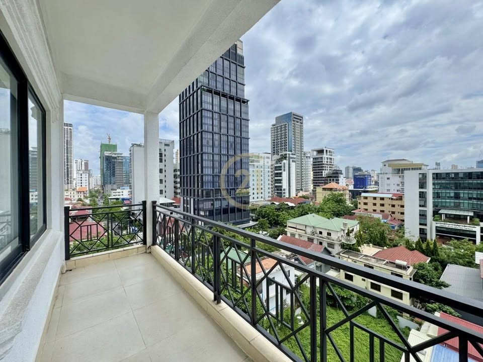 WESTERN THREE BEDROOM FOR RENT-BKK1