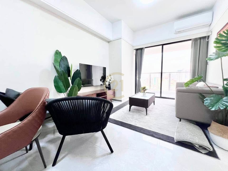 VINTAGE THREE BEDROOM FOR RENT-BKK1