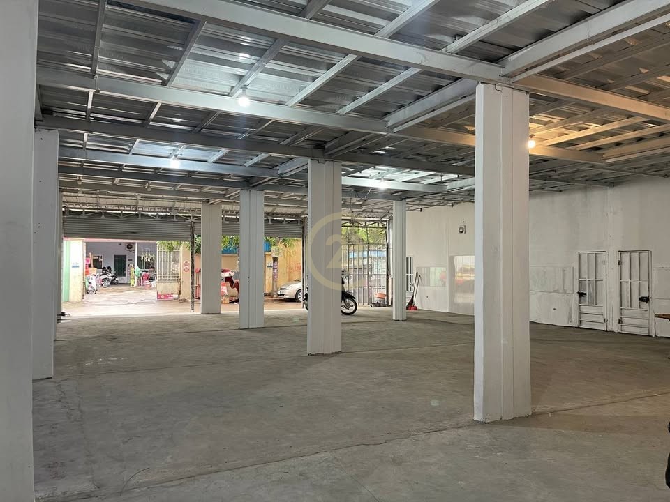 Shophouse / Commercial Space for Rent in Toul Tompoung