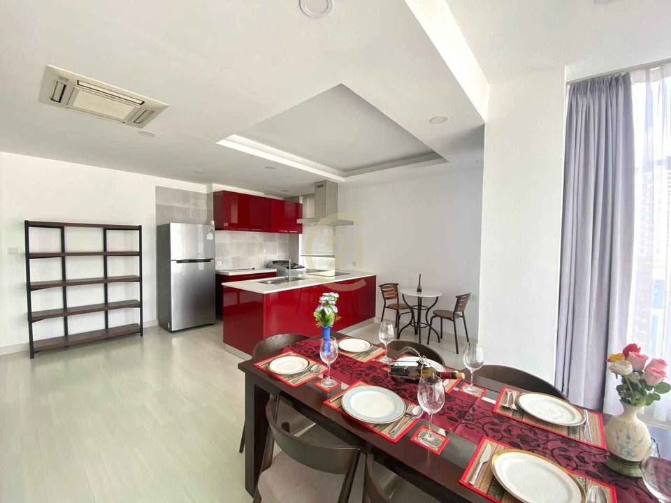 SPECIOUS THREE BEDROOM FOR RENT-BKK1