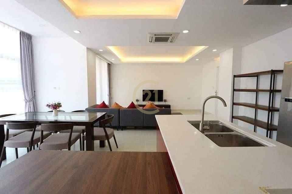SPECIOUS THREE BEDROOM FOR RENT-BKK1