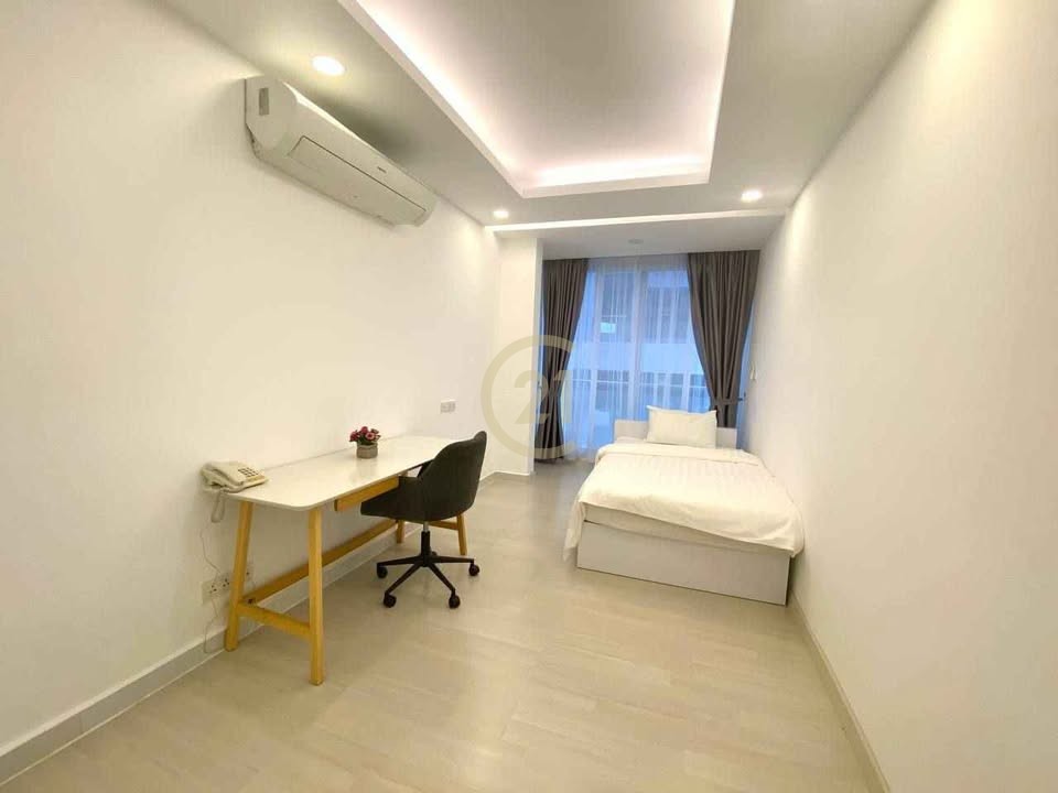 SPECIOUS THREE BEDROOM FOR RENT-BKK1