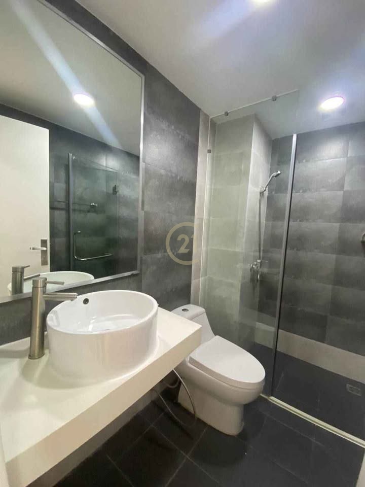 SPECIOUS THREE BEDROOM FOR RENT-BKK1