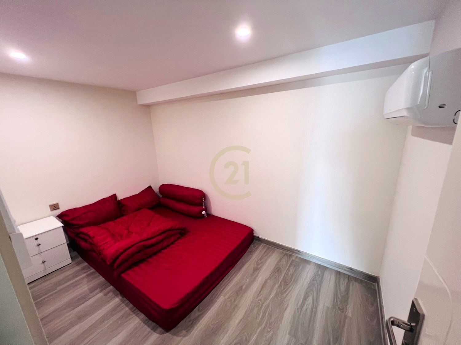 Luxury Two bedroom For Rent At Beoug Tompon