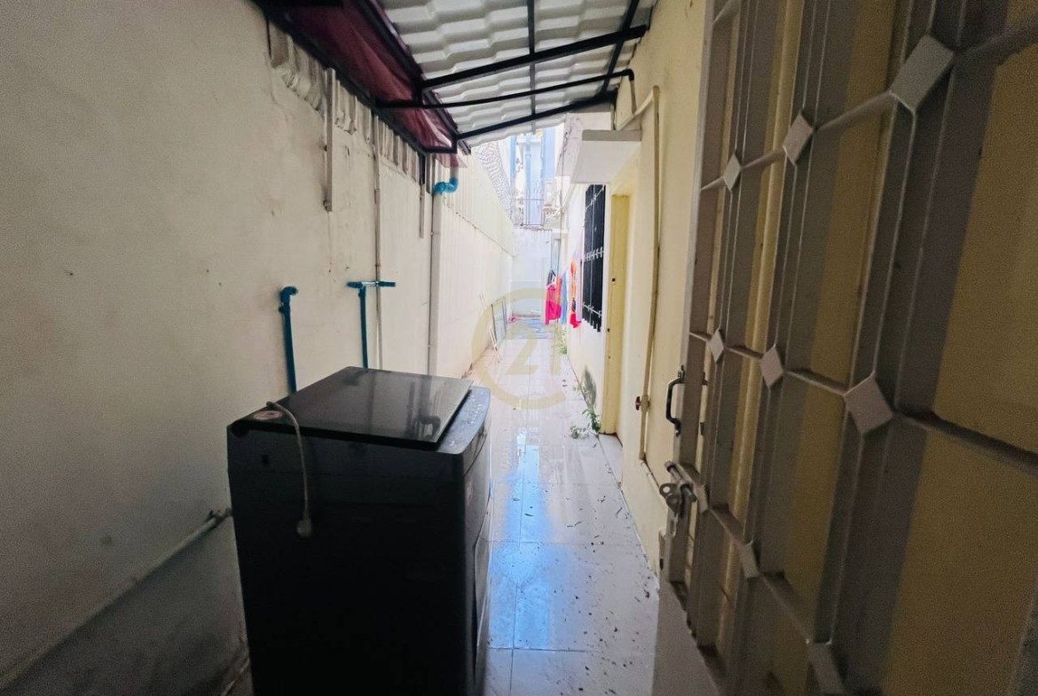 Spacious House for Rent Prime Locaion BKK1