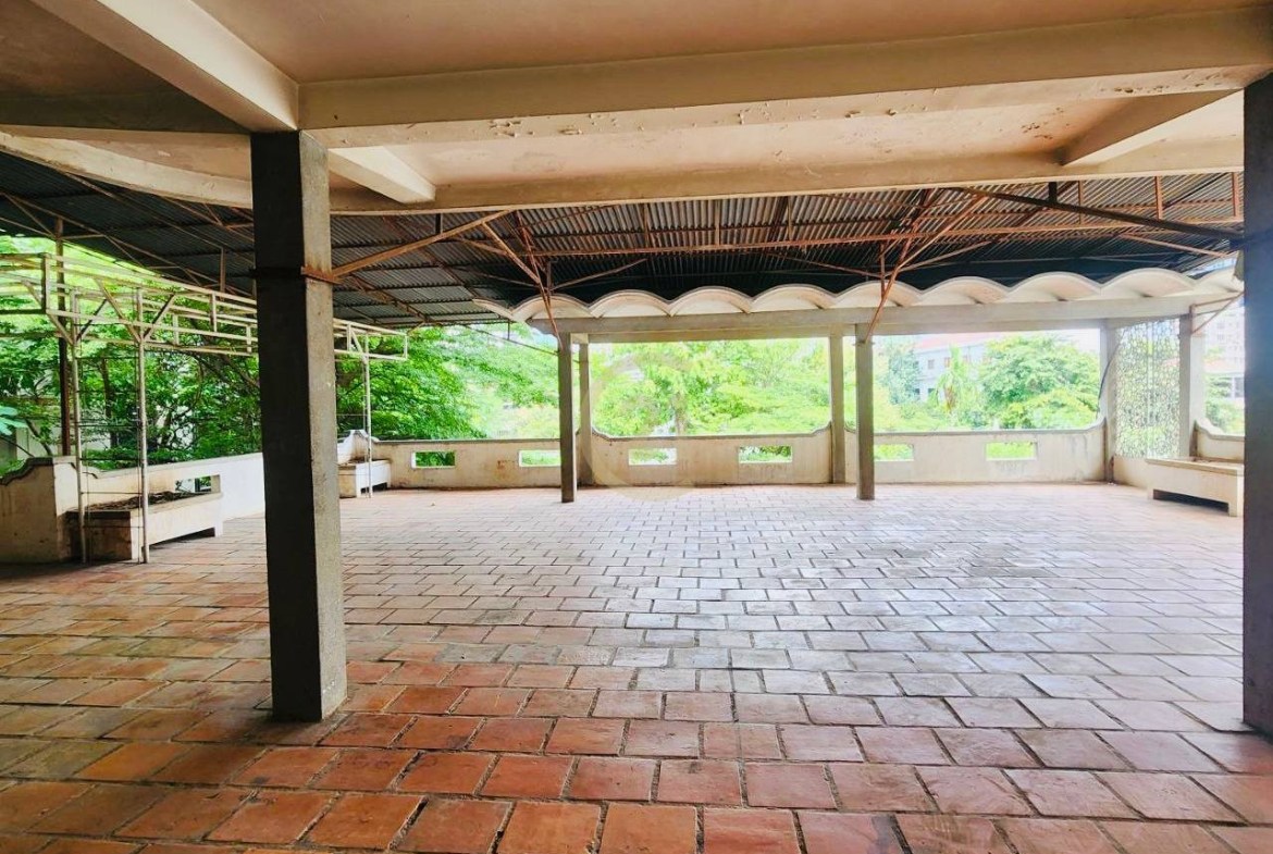 Cafe Shop + Office Building for Rent on Main Road, Tonle Basak | 13 Rooms | 1,193sqm