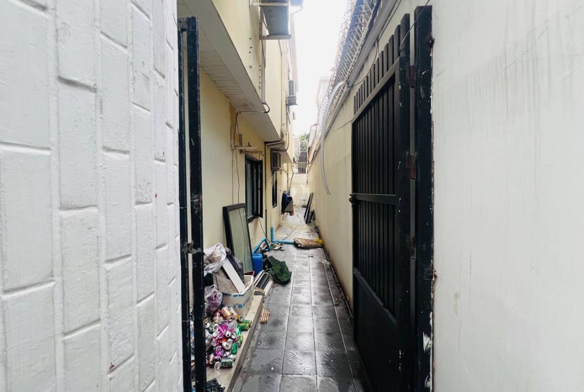 Spacious House for Rent Prime Locaion BKK1