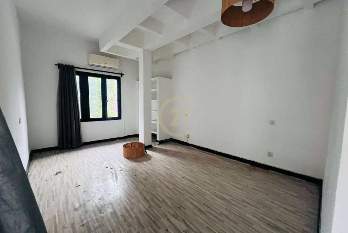 Spacious House for Rent Prime Locaion BKK1