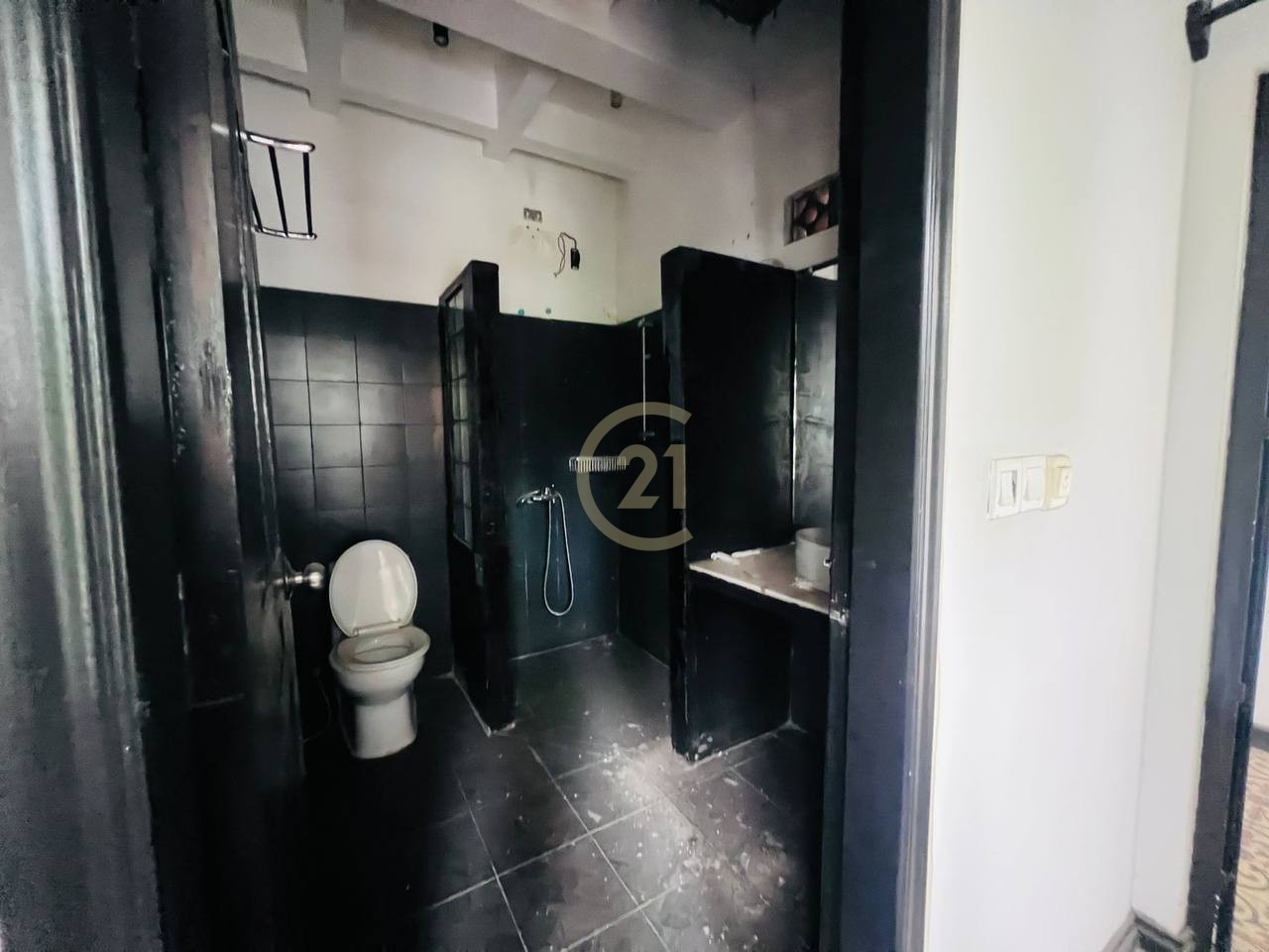 Spacious House for Rent Prime Locaion BKK1