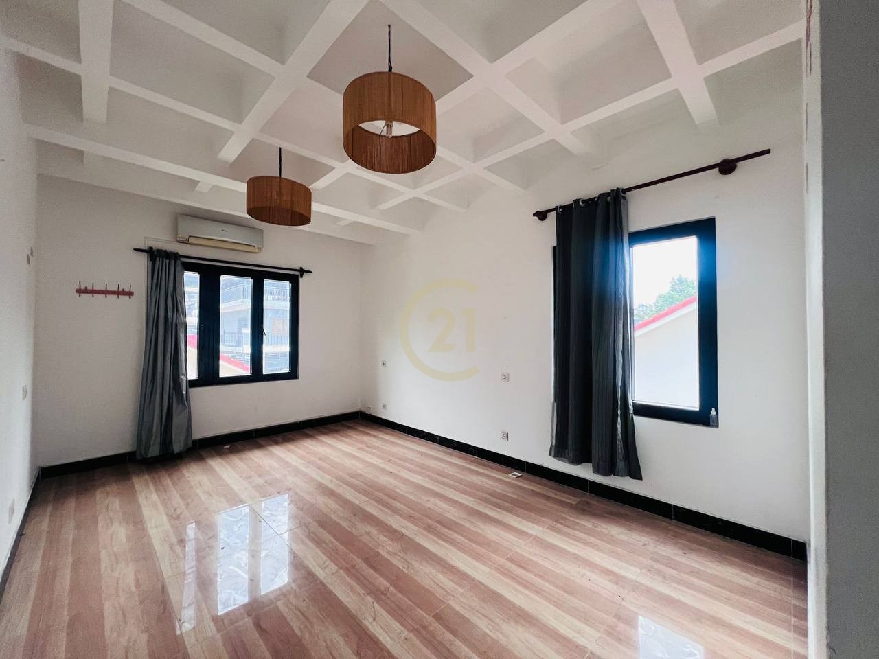 Spacious House for Rent Prime Locaion BKK1