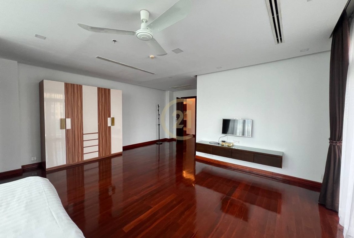 Biggest 2 Bedroom For Rent In BKK1