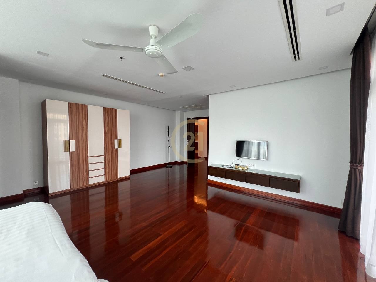 Biggest 2 Bedroom For Rent In BKK1