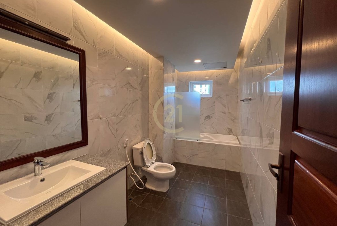 Biggest 2 Bedroom For Rent In BKK1