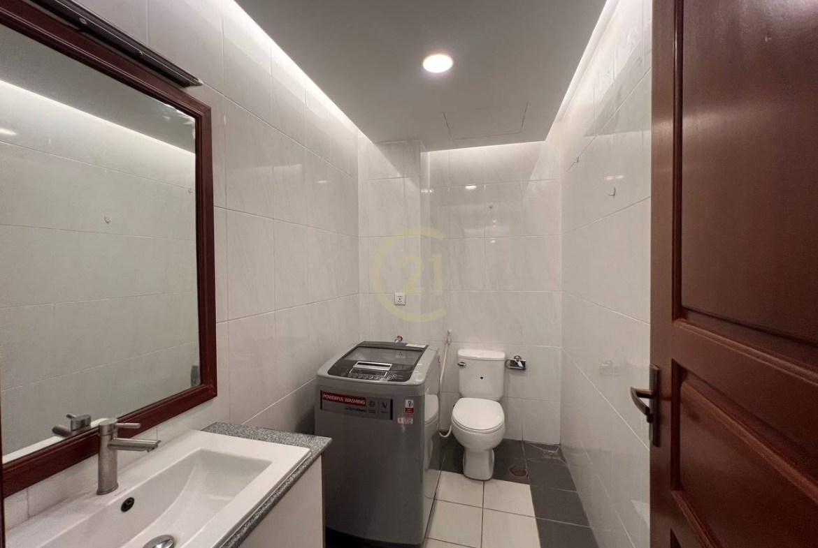Biggest 2 Bedroom For Rent In BKK1