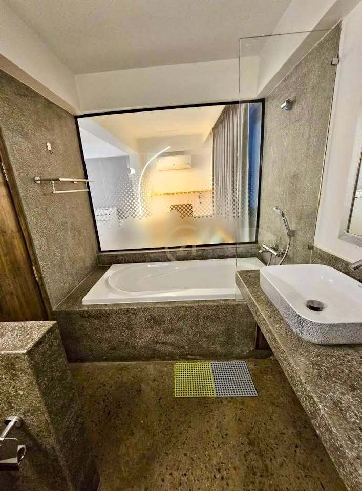RENOVATED PENTHOUSE FOR RENT-TONLE BASSAC