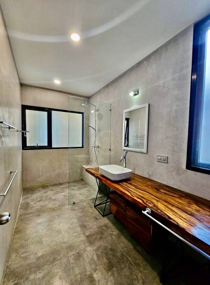 RENOVATED PENTHOUSE FOR RENT-TONLE BASSAC