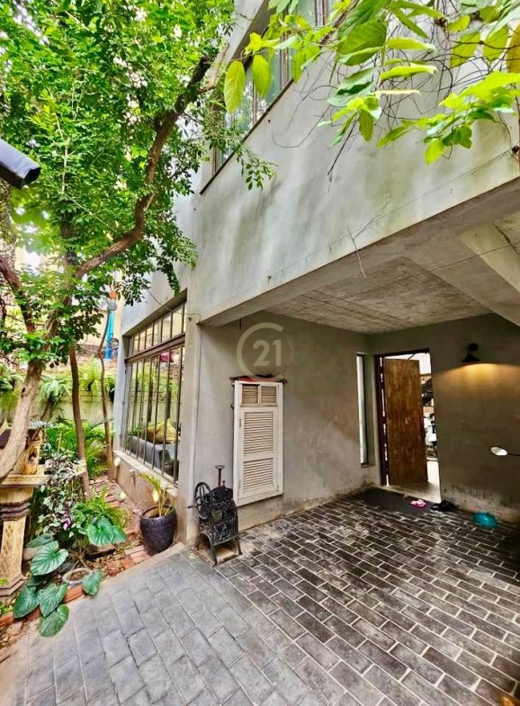 RENOVATED PENTHOUSE FOR RENT-TONLE BASSAC