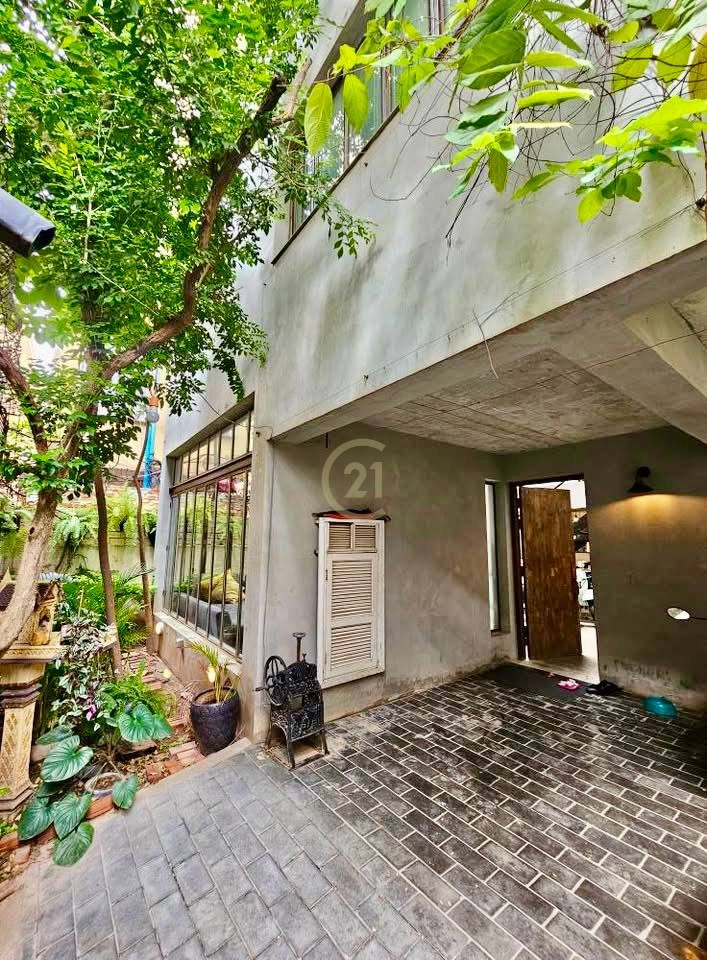 RENOVATED PENTHOUSE FOR RENT-TONLE BASSAC