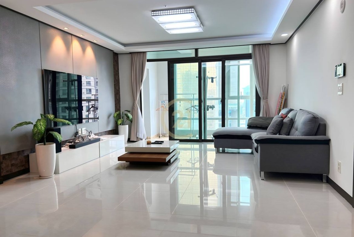 ADORABLE THREE BEDROOM FOR RENT-BKK1