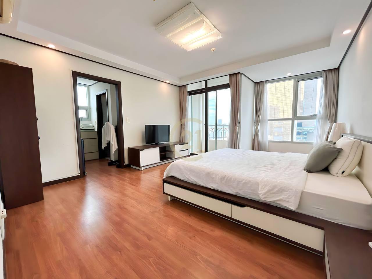 ADORABLE THREE BEDROOM FOR RENT-BKK1