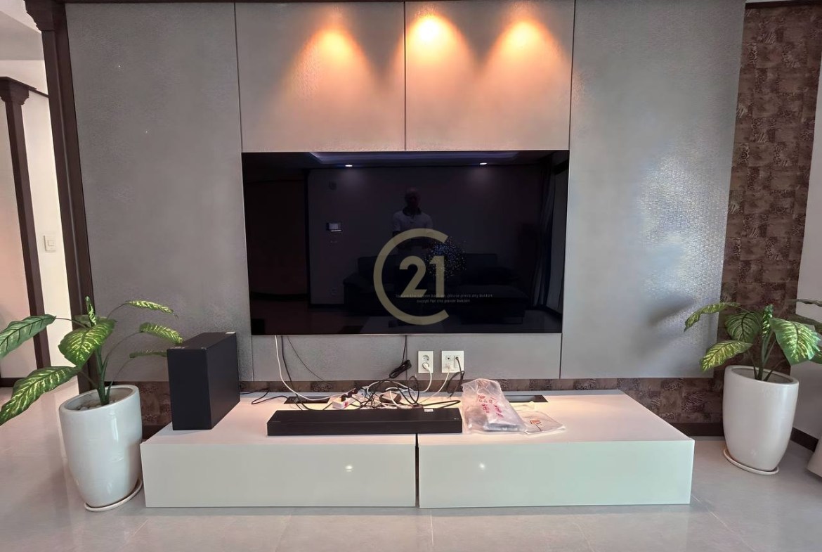 ADORABLE THREE BEDROOM FOR RENT-BKK1