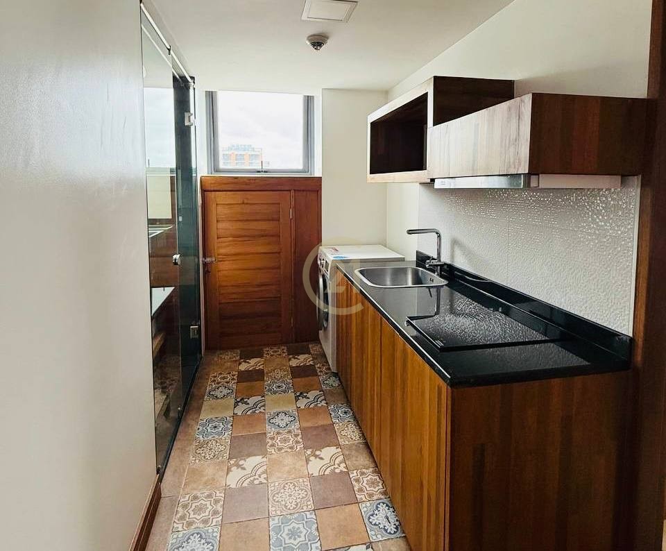 Studio Room For Rent At 7 Makara
