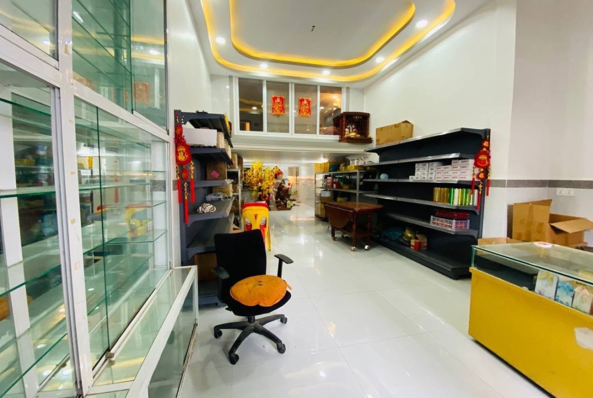 Shophouse For Rent At Daun Penh