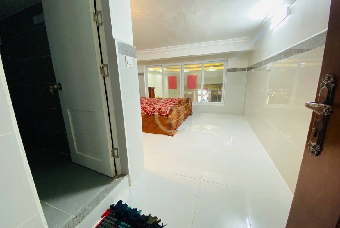 Shophouse For Rent At Daun Penh