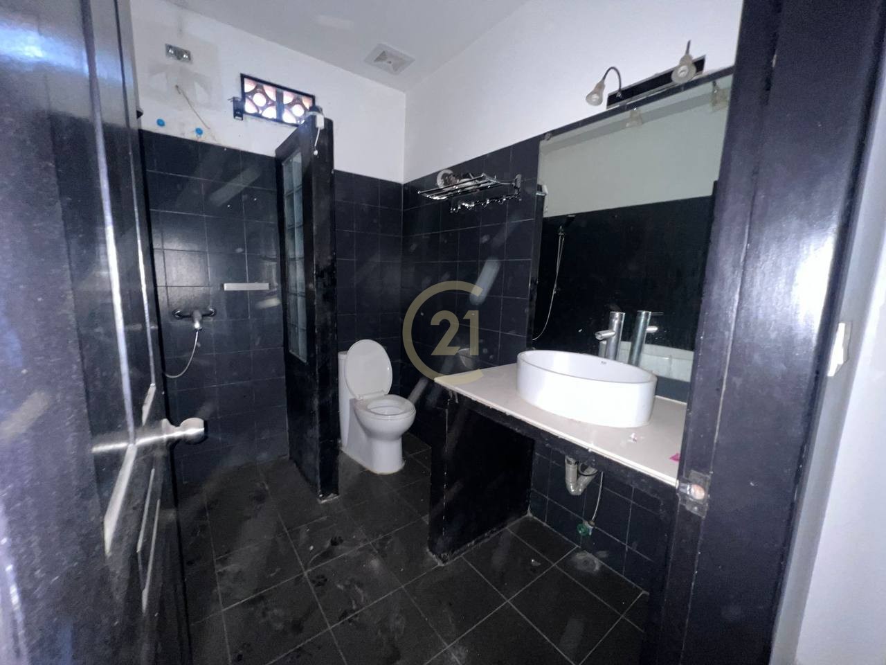 Spacious House for Rent Prime Locaion BKK1